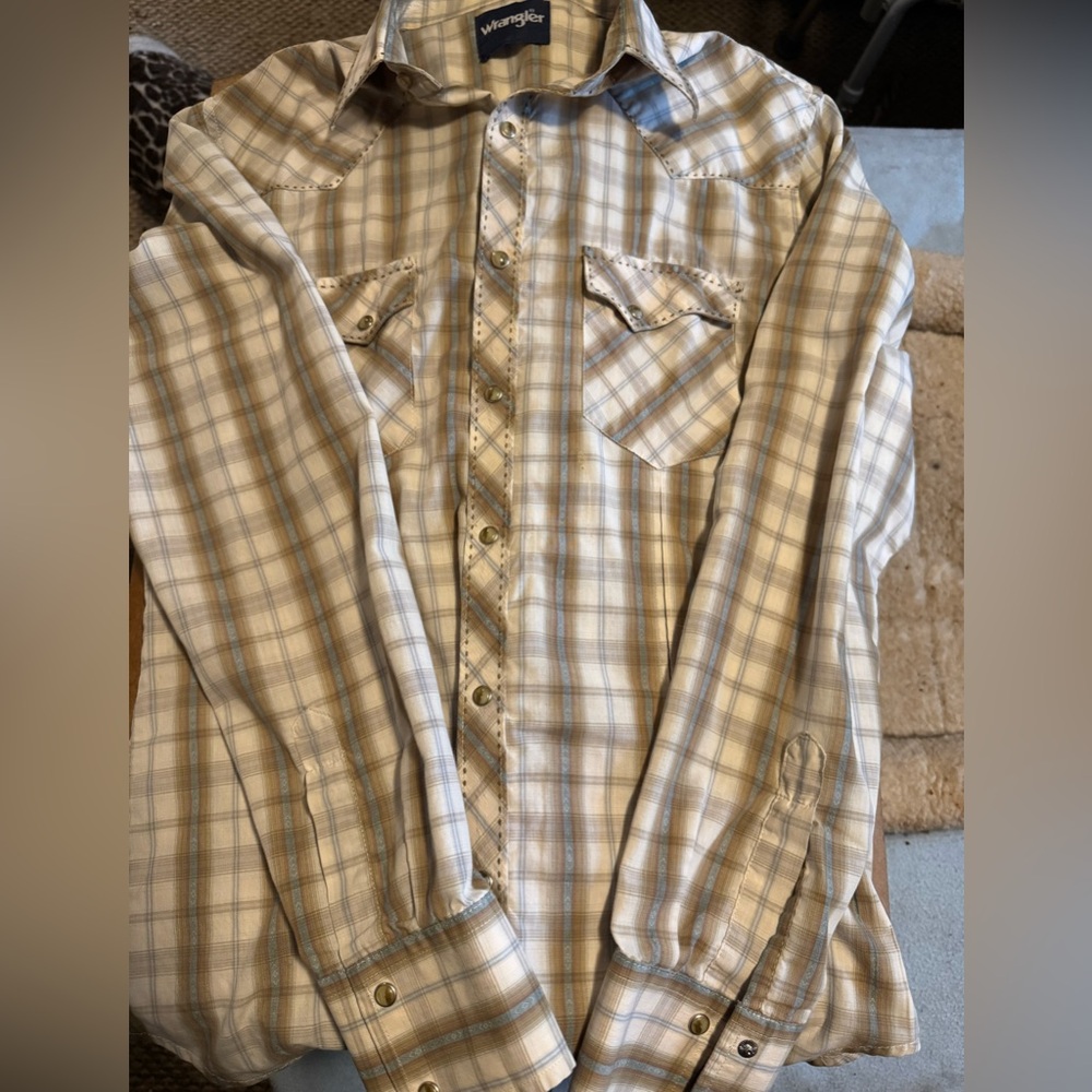 Men’s Wrangler button down shirt